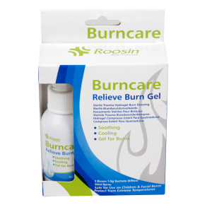 Burncare set met 50 ml spray en twee dozen met elk zes sachets, ideaal voor het koelen en verzorgen van brandwonden.